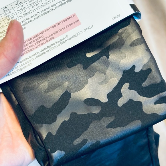 Secret Camo Pattern Leatherette Leggings Size Large - Picture 5 of 5